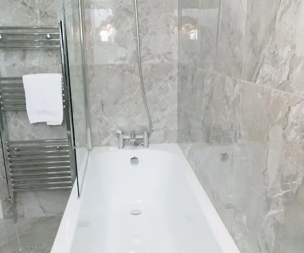 Kitchener House * Leeds (West Yorkshire)