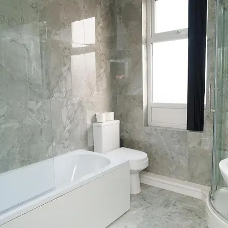 Kitchener House * Leeds (West Yorkshire)