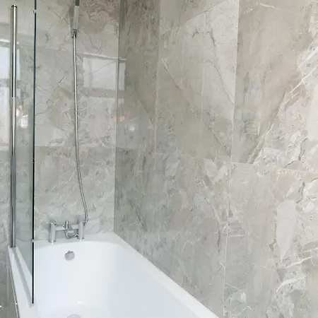 Kitchener House Leeds (West Yorkshire)